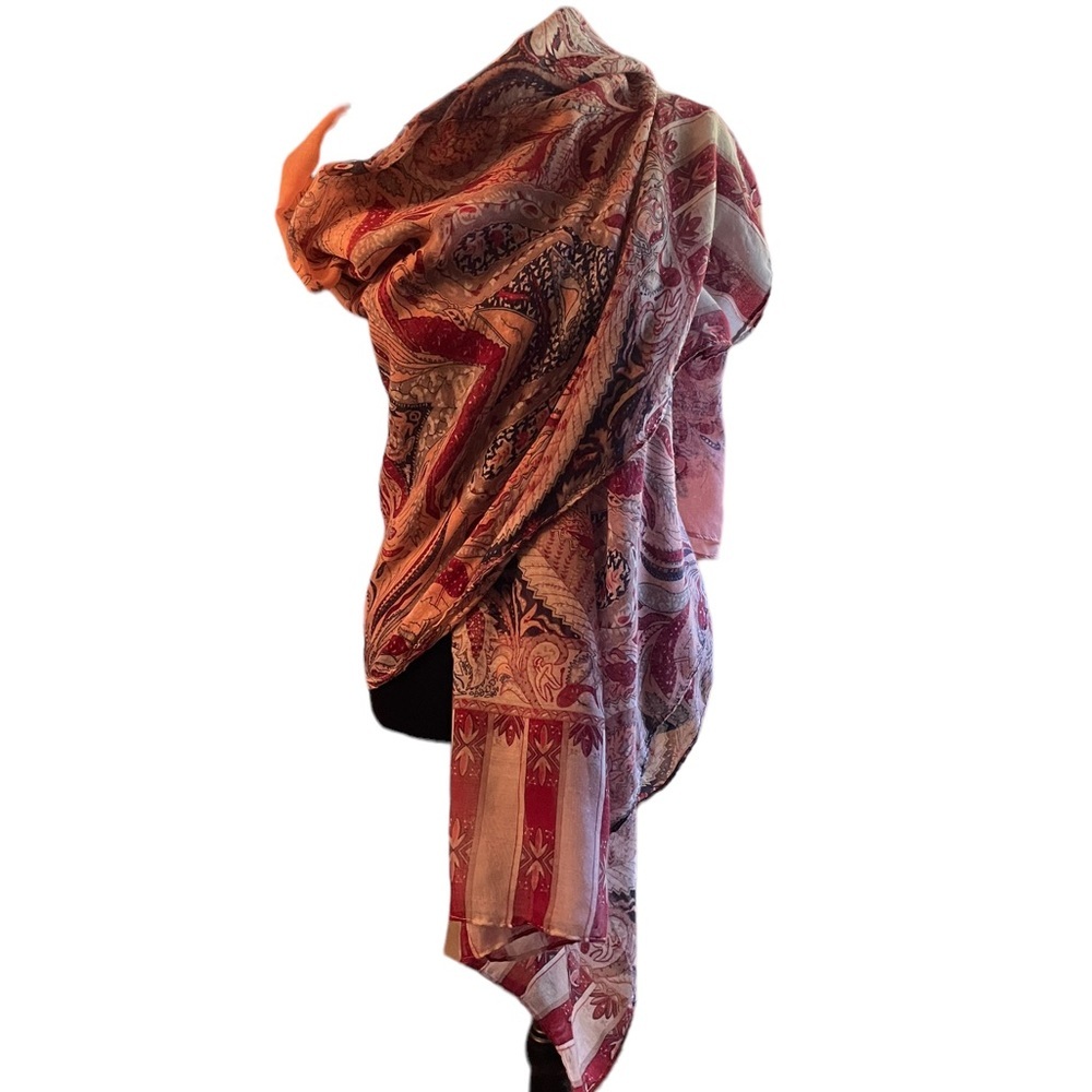 Elegant Paisley Patterned Scarf
